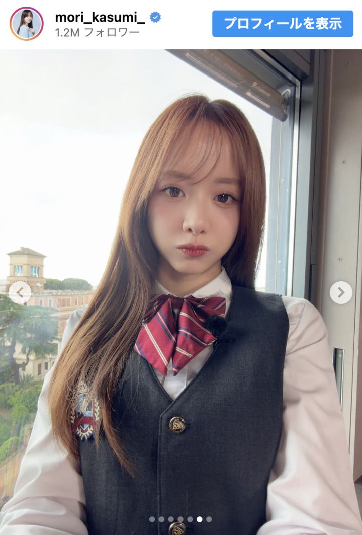 森香澄、ローマでミニスカ制服姿を披露 ※「森香澄」Instagram width=