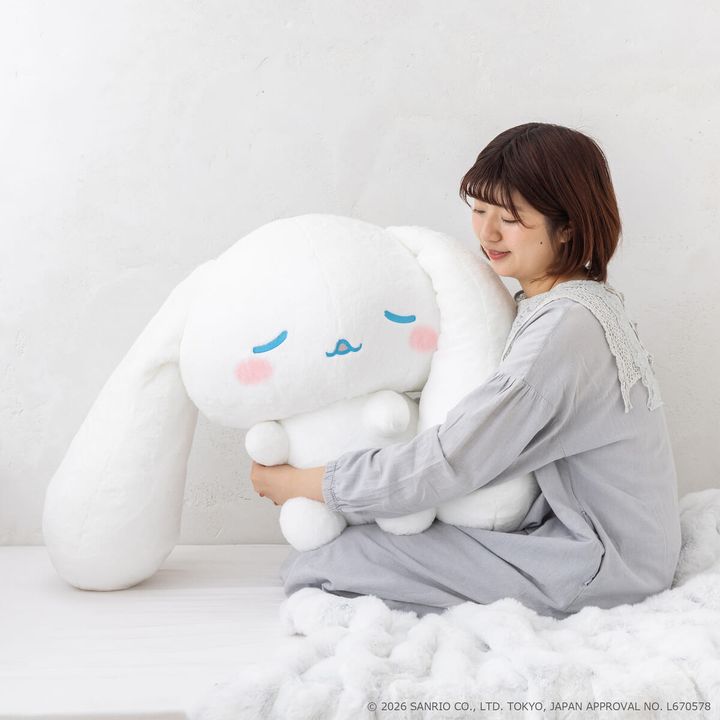 タカラトミーアーツ「サンリオキャラクターズ With my friend！ 大きなぬいぐるみ むにゃむにゃシナモロール」イメージ
