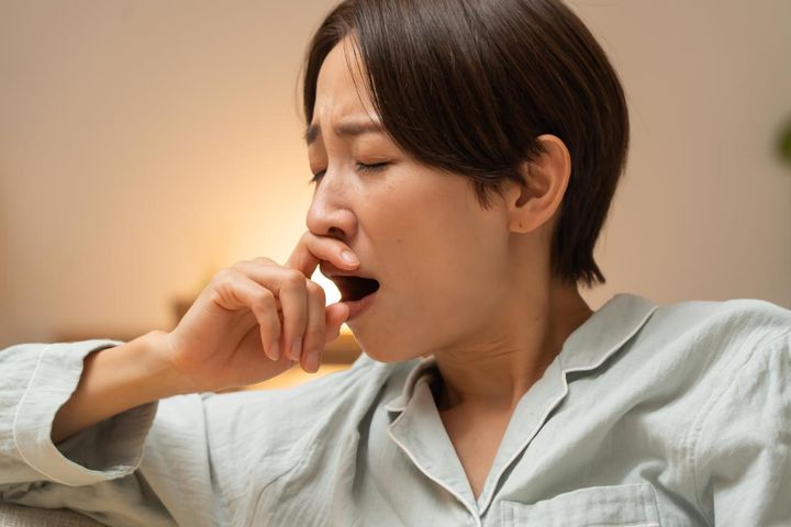 その習慣が睡眠の質を下げているかも？ 朝・昼・夜・布団の中で見直す【NG行動チェックリスト】