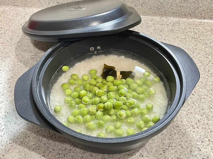 プチッと甘い旬のグリーンピースごはん