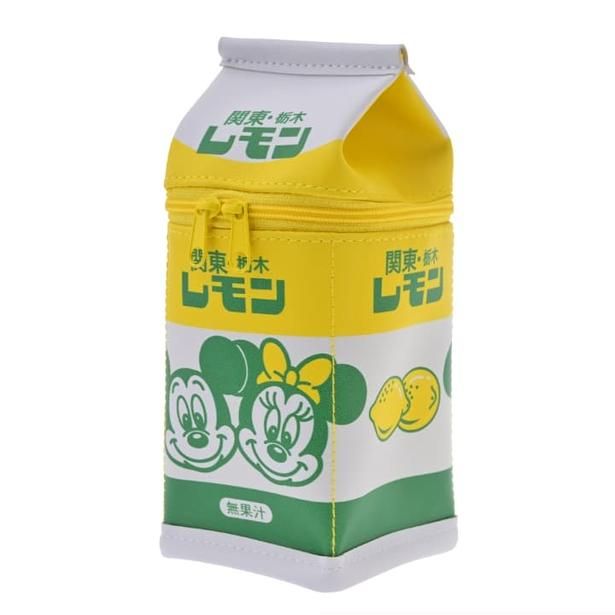カラビナ付きのポーチはレモン牛乳パックをモチーフにした楽しいデザイン