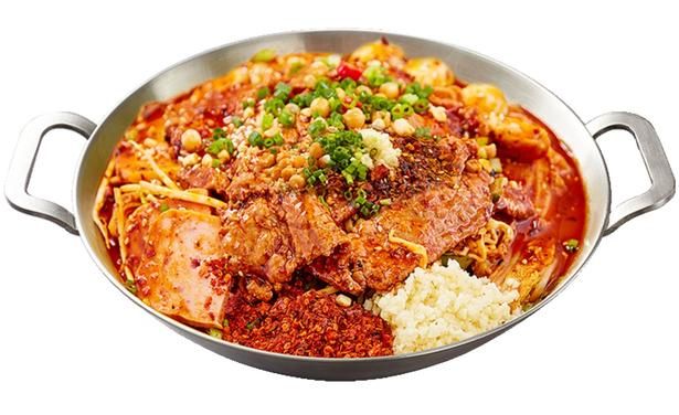 濃厚なタレと花椒の香りが食欲をそそる汁なしタイプ「マーラーシャングォ」。辛さは１～5辛から選べる