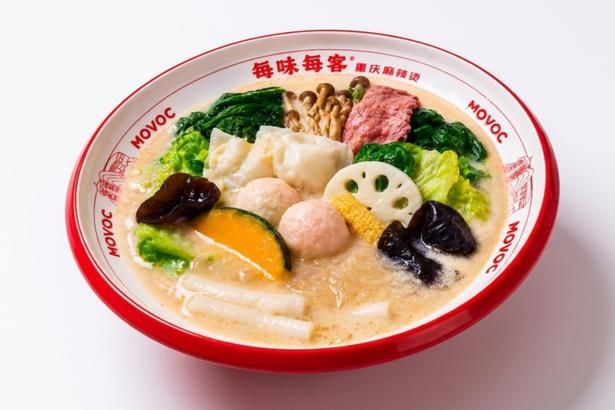 辛味なしでも大満足の「牛骨スープ」。じっくり煮込んだ牛骨のクリーミーさが絶品！