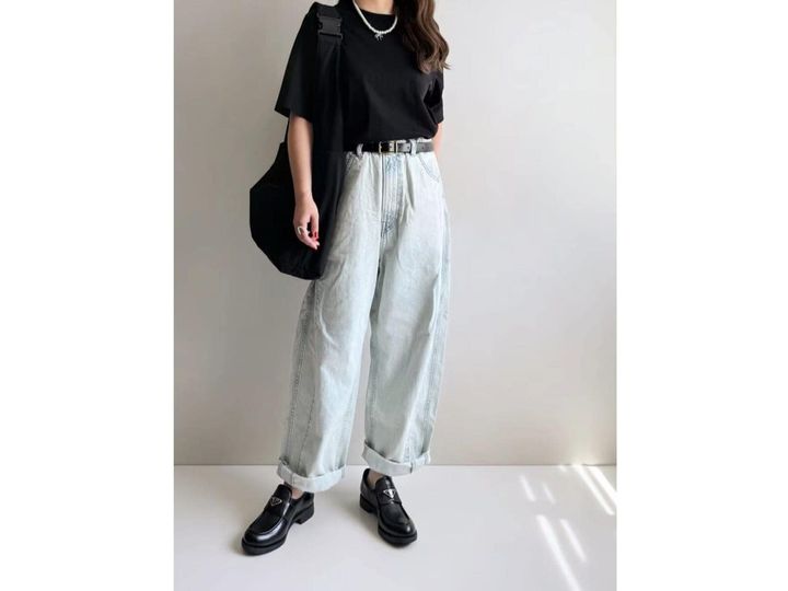 「無印良品」の人気ワイドTシャツの最新版をピックアップ。長めの袖とゆったりとしたシルエットで、大人っぽくおしゃれに着こなせるアイテムです。※画像出典：WEAR
