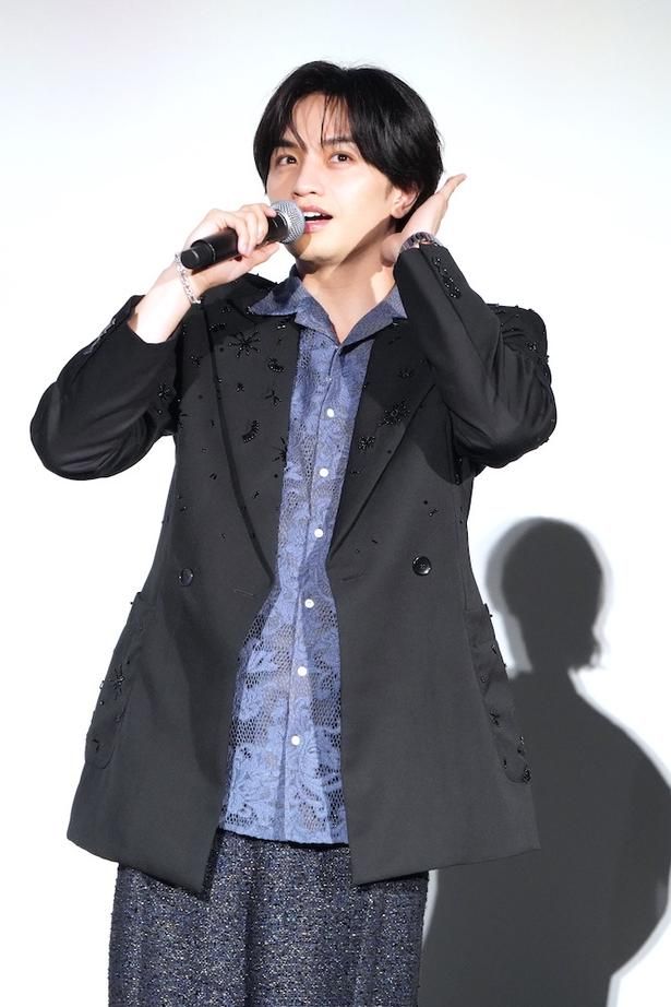 “360度全方位イケメン”人気俳優兼アイドルの神崎麗司を演じた中島健人