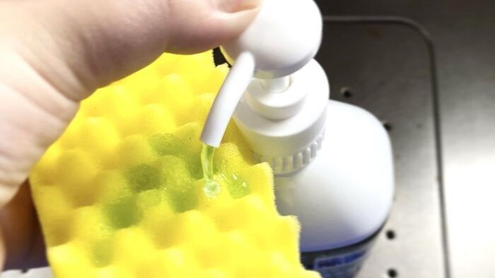 【ダイソー】うわ、完全に売り場でスルーしてた。『食器用洗剤ポンプ』が想像以上に使える！便利すぎる！