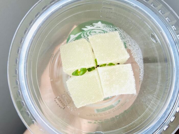 飲み終わったスタバカップ、捨てないで！上下ひっくり返すだけで
