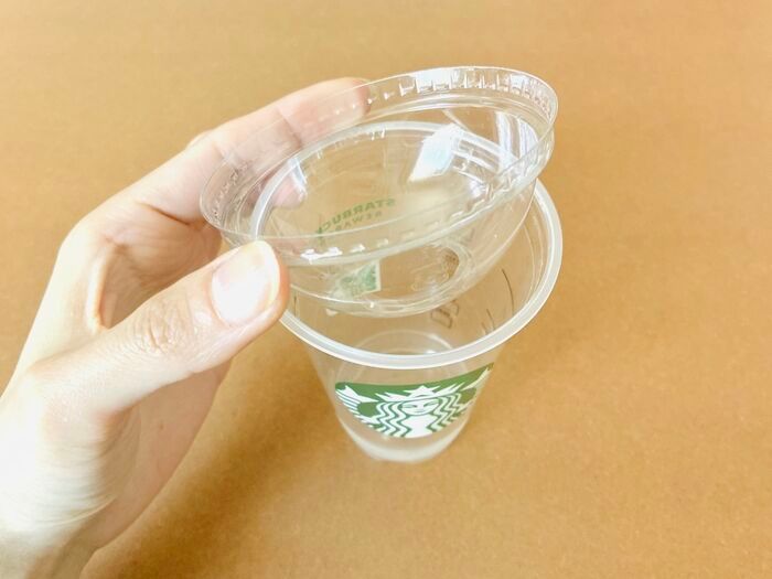 飲み終わったスタバカップ、捨てないで！上下ひっくり返すだけで