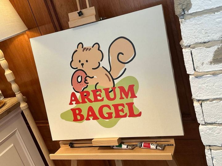 AREUM BAGELのロゴボード
