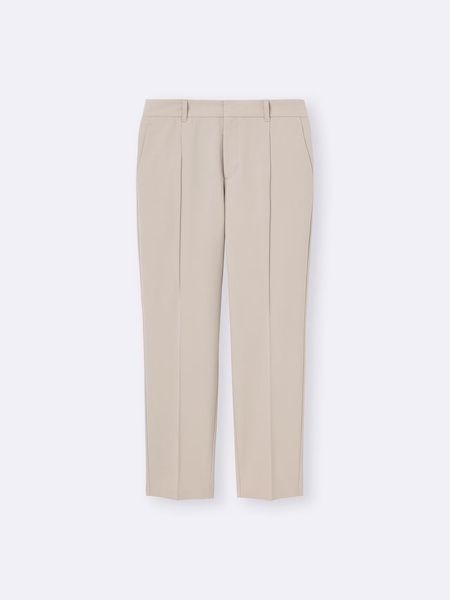 【GU】洗えて美脚見えするテーパードパンツ