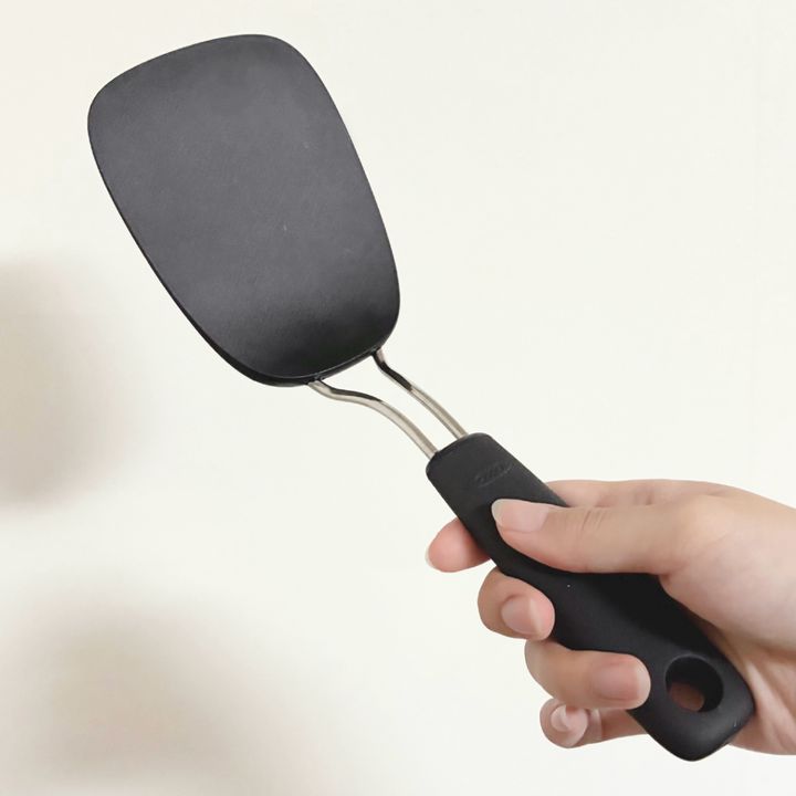 フライ返しはどれも同じじゃなかった！違いに驚く。料理が楽しくなる「OXOのフライ返し」