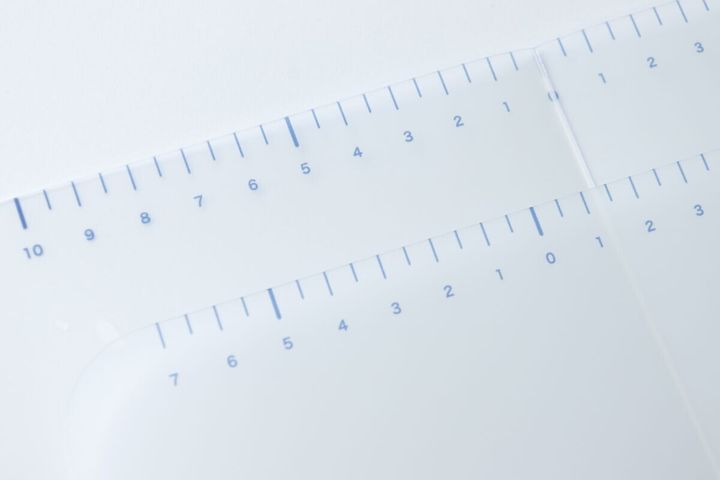 折りたたみまな板の表面に印刷された目盛り部分をクローズアップ