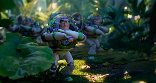 50体のバズ・ライトイヤー人形のアップデートバージョンも登場！ [c]2026 Disney/Pixar. All Rights Reserved.