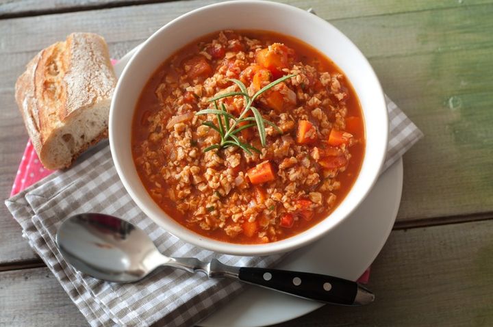 ミートソースで作ったミネストローネ イメージ パン添え