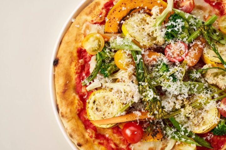 長時間熟成生地と夏野菜のオルトラーナ