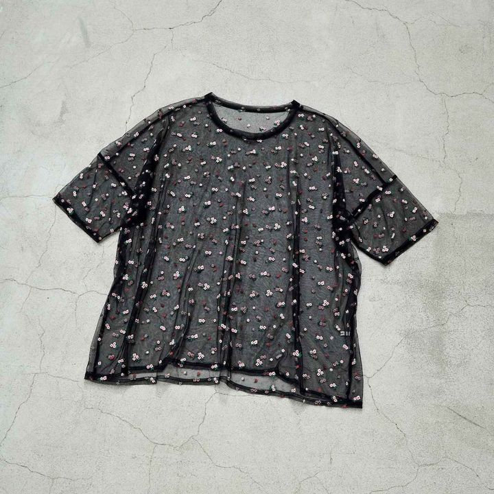 画像: チュール刺繍BIGプルオーバー（ブラック）¥4,500 出典：ニコアンド