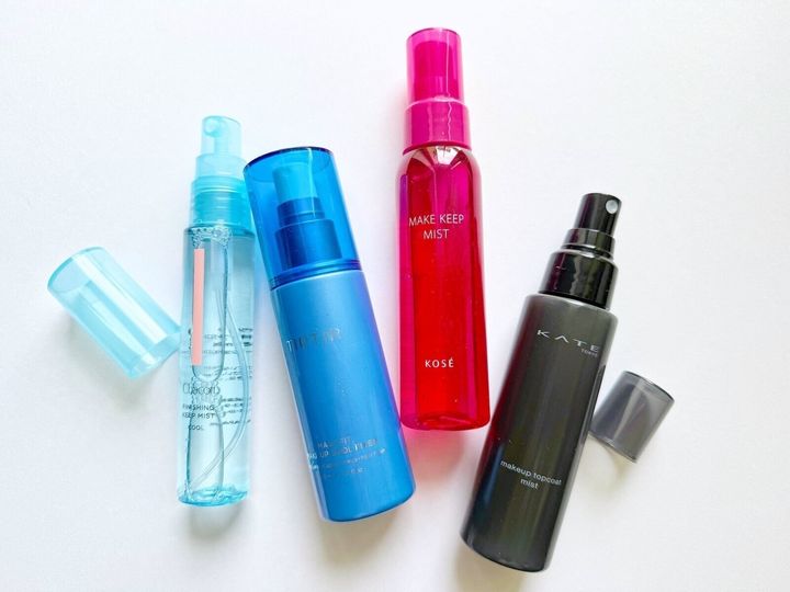 気温や湿度が高い夏は、汗・皮脂・冷房による乾燥でメイクが崩れやすくなります。特に30～40代以降は乾燥による粉浮きも悩みの1つ。暑さ対策・乾燥対策別におすすめのフィックスミスト4選を紹介します。