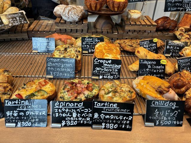 お店に並ぶパン