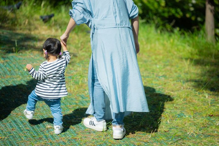 自閉症の息子を育てる母が、定型発達の子と接して得た気付きとは？（画像はイメージ）