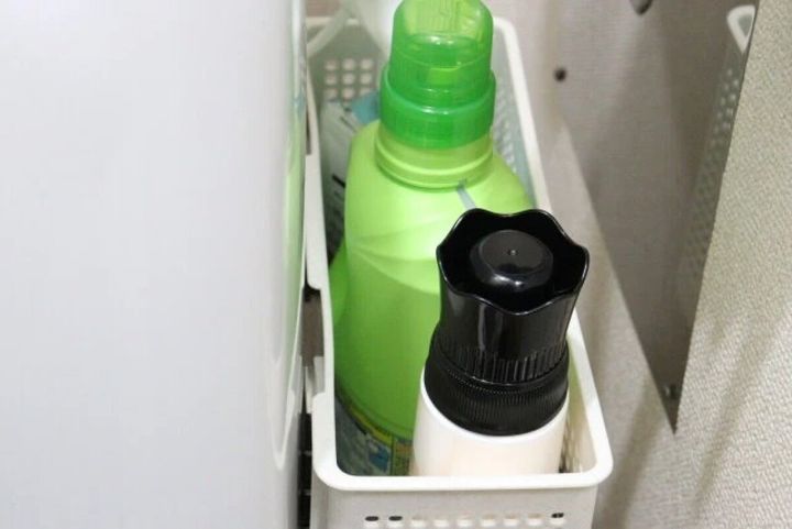 マグネットバスケットに洗剤を入れ洗濯機横に設置