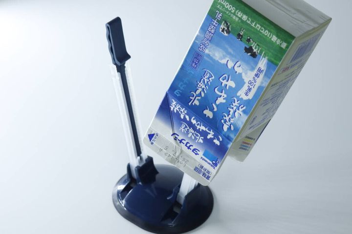 フリーザーバッグホルダーに牛乳パックを逆さにして乾燥