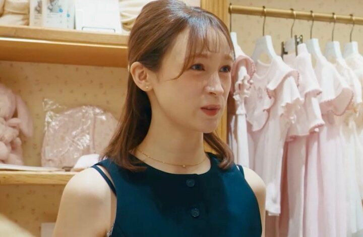 【写真・画像】「父はルイ・ヴィトンジャパン元社長」藤井サチ（29）、イケメン実業家夫とのセレブすぎる“ベビー服選び”の光景に「西松屋とかいけよ」の声 1枚目