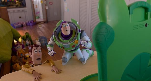 ウッディ、バズたちの前に立ちはだかるデジタルの脅威(『トイ・ストーリー５』) [c]2026 Disney/Pixar. All Rights Reserved.