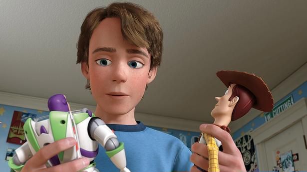 アンディが大学生となり、おもちゃと別れの時が…(『トイ・ストーリー3』) [c]Everett Collection/AFLO