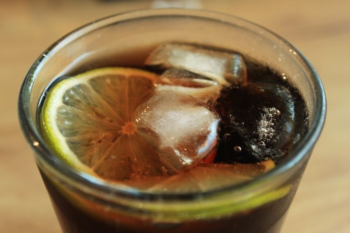 クラフトコーラ風アイスコーヒーイメージ ライム入り