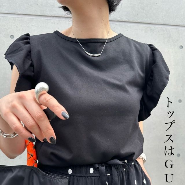 GU「ドライフリルスリーブT」