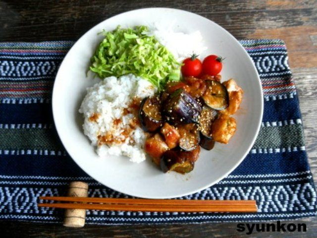 「なすと鶏肉のピリ辛炒めプレート」レシピ