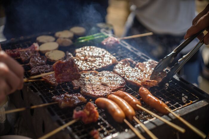 【知らないと危険】実際に爆発事故も…BBQで〈絶対避けたい〉カセットコンロの使い方