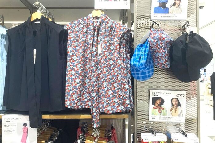 【ユニクロ】40代・50代の夏コーデのアクセントに。人気沸騰中の『花柄キャップ』は売り切れ間近。急いでゲットして～！！