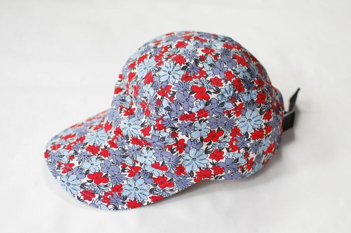 【ユニクロ】40代・50代の夏コーデのアクセントに。人気沸騰中の『花柄キャップ』は売り切れ間近。急いでゲットして～！！