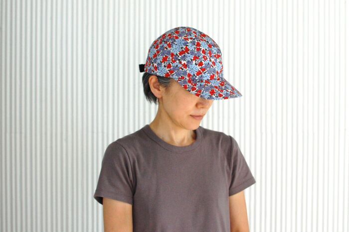 【ユニクロ】40代・50代の夏コーデのアクセントに。人気沸騰中の『花柄キャップ』は売り切れ間近。急いでゲットして～！！
