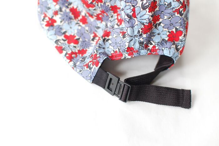 【ユニクロ】40代・50代の夏コーデのアクセントに。人気沸騰中の『花柄キャップ』は売り切れ間近。急いでゲットして～！！