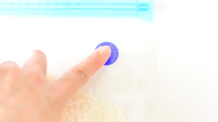 100均のお米保存袋がすごくいい！冷蔵庫で保存できて口コミでも人気◎