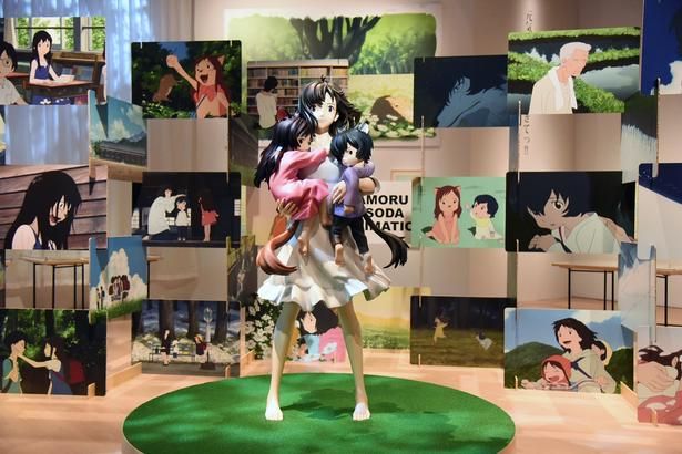 『おおかみこどもの雨と雪』の展示エリア 撮影：ソムタム田井 (C)細田守の原点/展