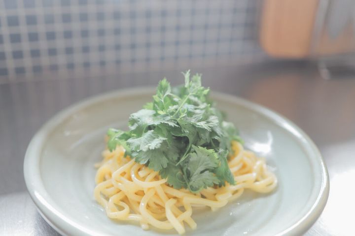 パクチー香るレモンクリームパスタ