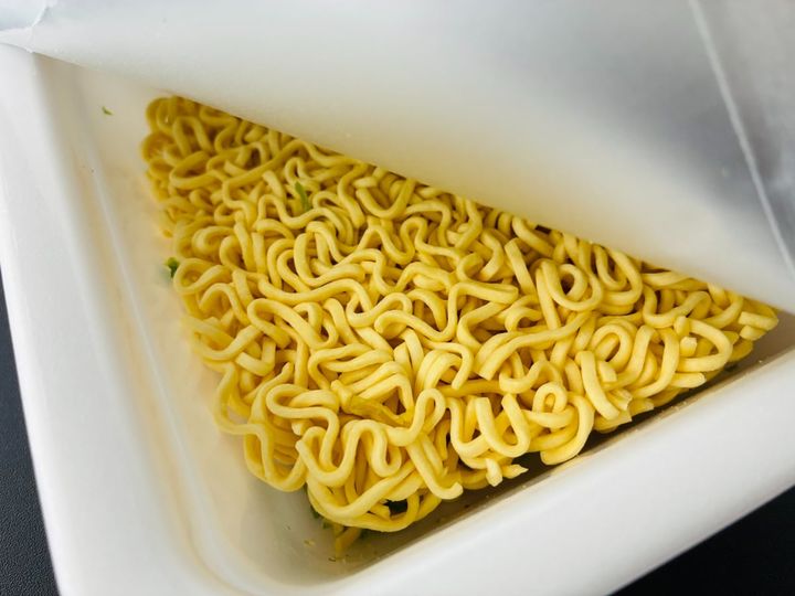 「めっちゃ銀だこ！」「ふりかけがクセになる！」【明星食品】築地銀だこ監修の「たこ焼味焼そば」