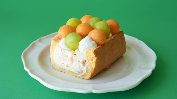 【埼玉県熊谷市】「熊谷青果市場 果匠とびくま」スイーツ朝市に希少桃「夢桃香」のロールケーキが登場