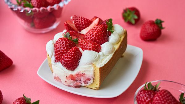 【埼玉県熊谷市】「熊谷青果市場 果匠とびくま」スイーツ朝市に希少桃「夢桃香」のロールケーキが登場