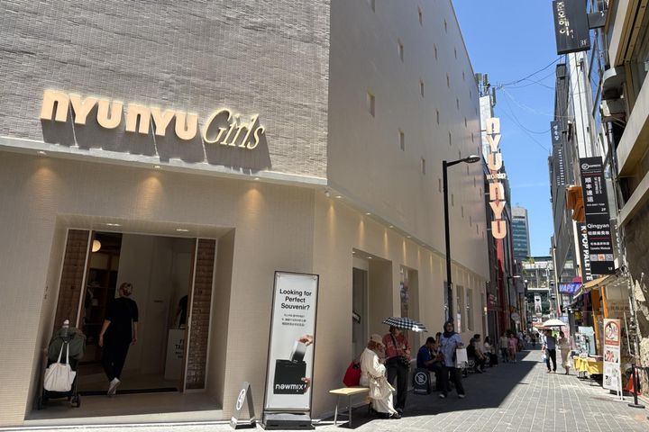 明洞では3店舗目となるnyunyu Girls（ニュニュ・ガールズ）もオープン。同じブランドのショップが明洞内に複数あるのは当たり前となりました。