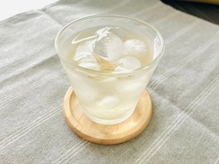 【セリア】ツルンと可愛い“まん丸氷”がドバッと30個！一瞬で涼しくなれる神キッチンアイテムが優秀すぎ♪