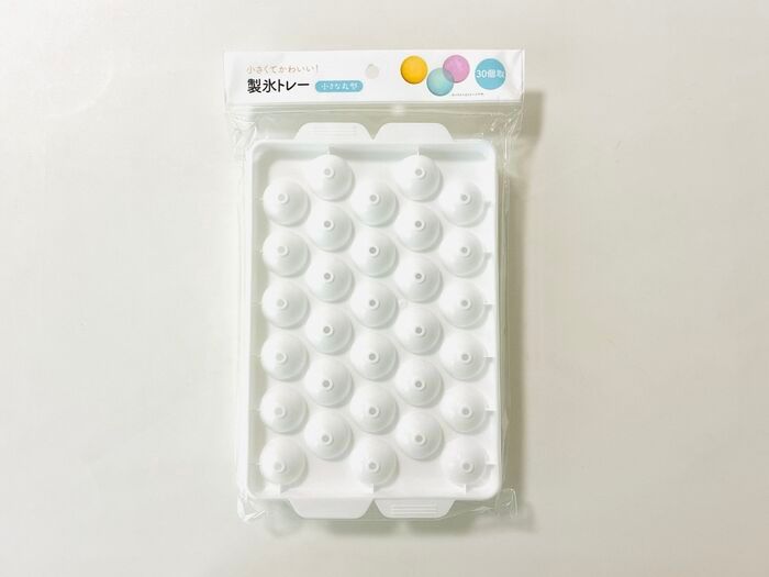 【セリア】ツルンと可愛い“まん丸氷”がドバッと30個！一瞬で涼しくなれる神キッチンアイテムが優秀すぎ♪