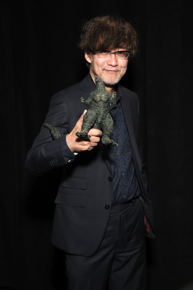 ゴジラと共に会場に現れた山崎貴監督 Monica Schipper/Getty Images for CinemaCon