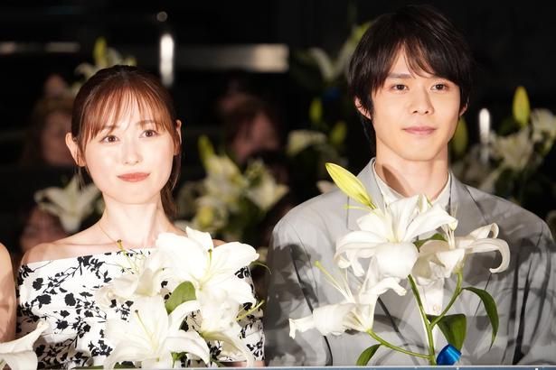 お互いへの感謝を語った福原遥と細田佳央太