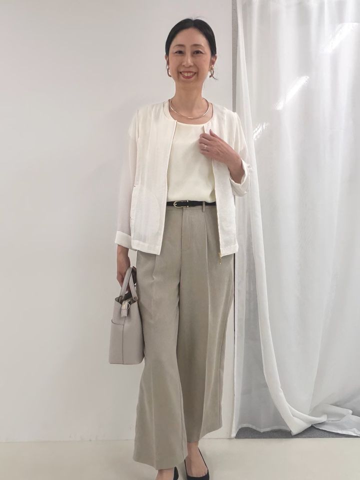 UVカット効果も！ シアーブルゾンで抜け感を