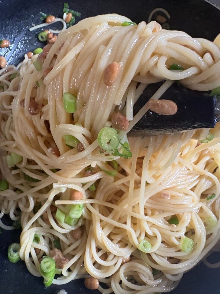 小葱も加えて手早く混ぜ合わせます。