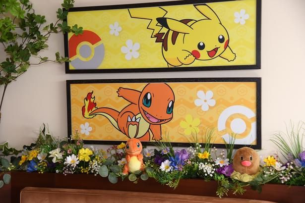 ピカチュウやヒトカゲのイラストを展示 撮影：ソムタム田井 (C)Pokémon. (C)Nintendo/Creatures Inc./GAME FREAK inc. ポケットモンスター・ポケモン・Pokémonは任天堂・クリーチャーズ・ゲームフリークの登録商標です。